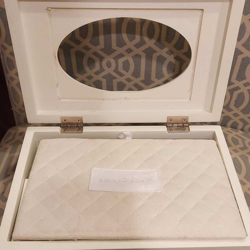 Wendy Bellissimo Baby Keepsake box in White color